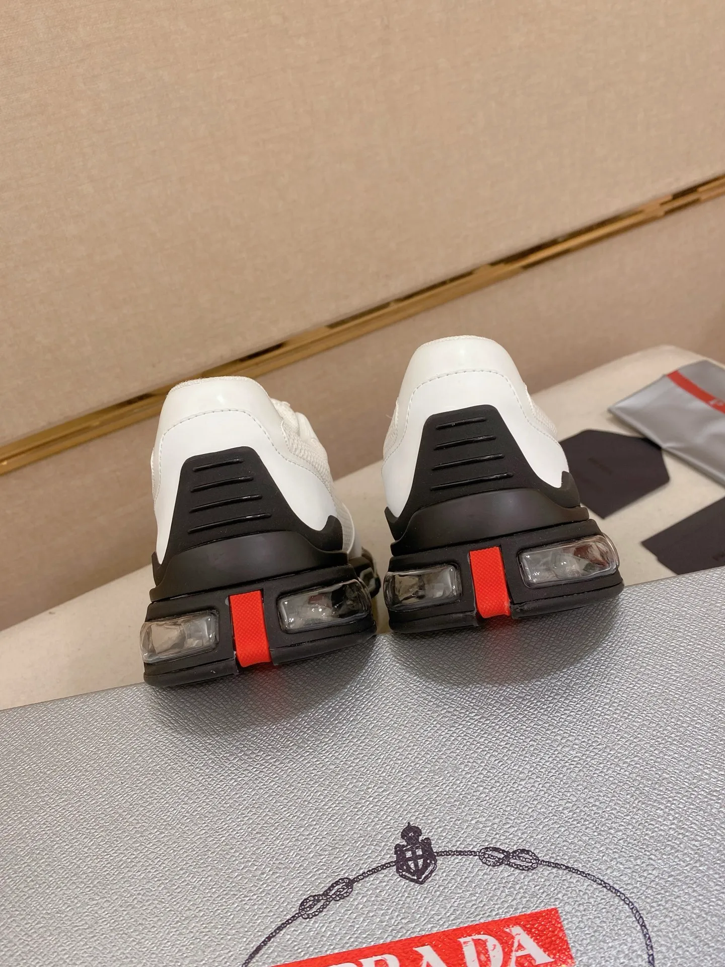 Factory price 660💰 ✔️✔️✔️High version High-quality new PRADA (Prada) counters are on the market at the same time, new men's shoes, 😘fabrics imported first-layer cowhide and mesh fabrics, purely handmade. Lining: Full cowhide lining. 👍🏿 High-end ☄️ air-cushion molded anti-slip rubber outsole, exquisite lines, simple and elegant, comfortable and high-end for leisure travel. Code number: 38 to 45